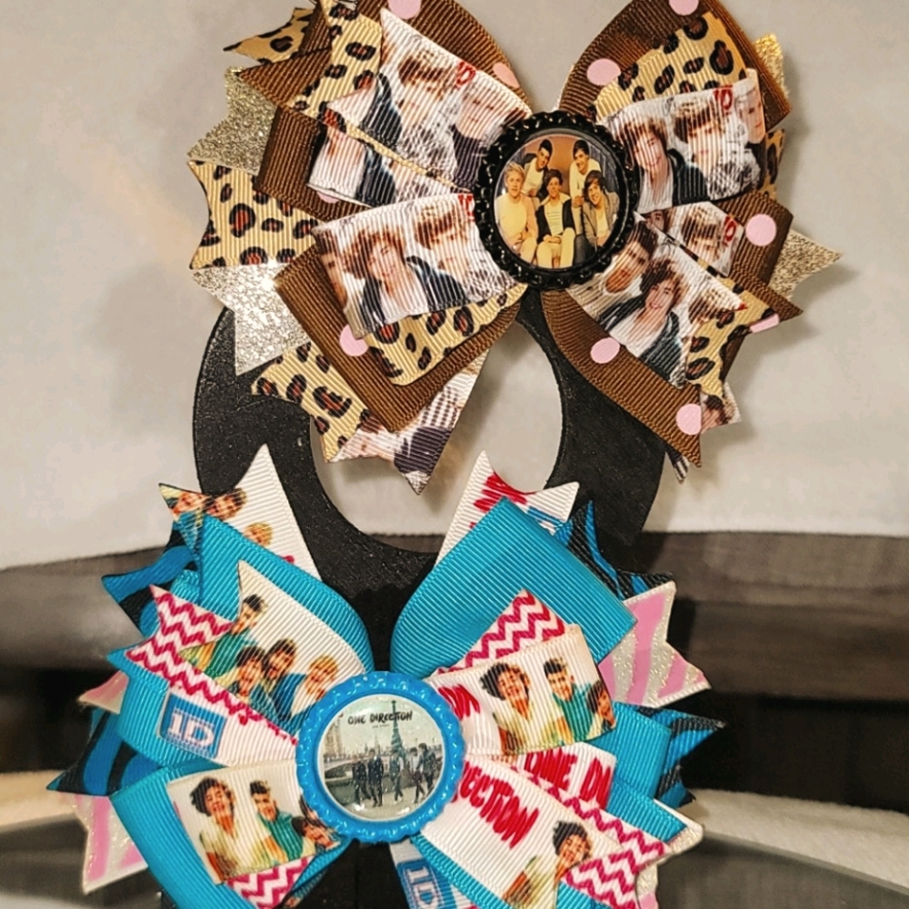 Set of 2 Large One Direction girls hair bows 🎼